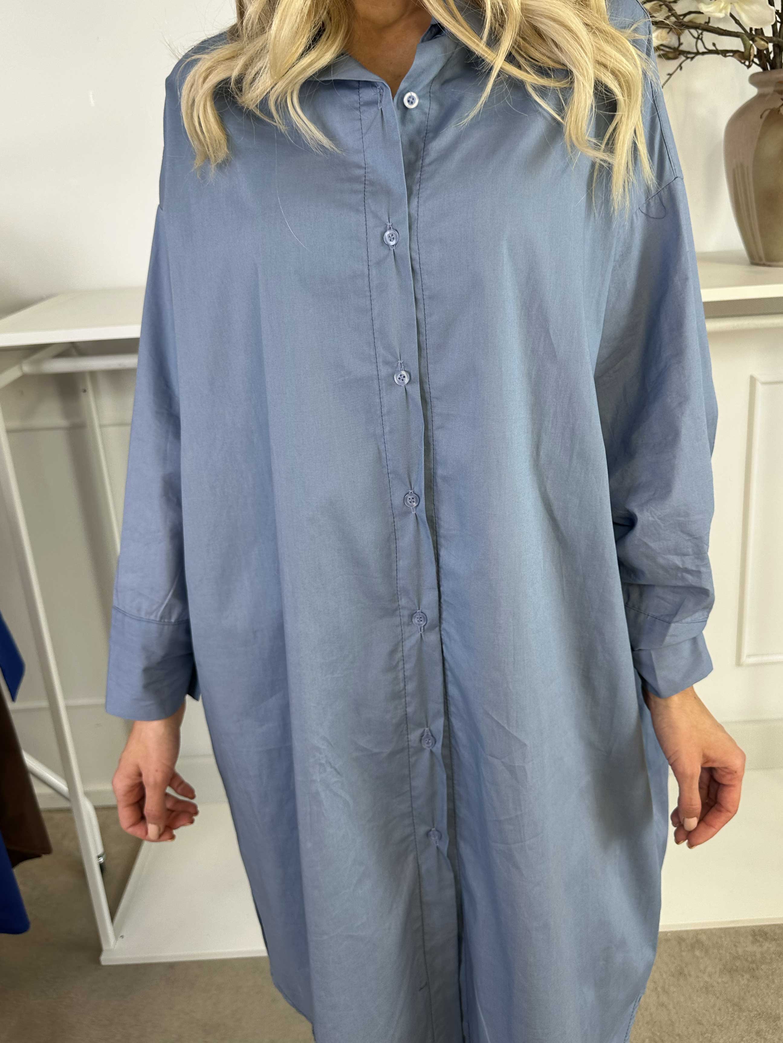 Ceylan - Lång enfärgad skjortklänning i bomull